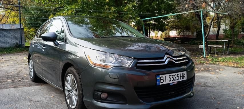 Гарний автомобіль у доглянутому стані!