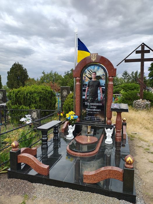 Пам'ятники для військових. Меморіальні комплекси