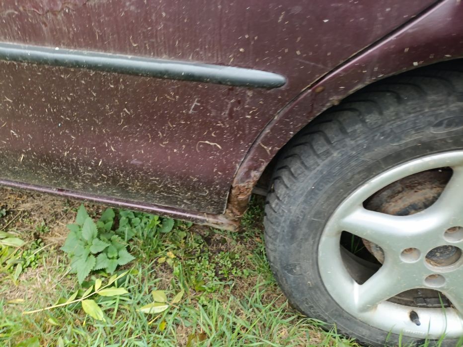 Ford Mondeo 1995 р. 1.8 газ/бензин, механіка, потребує ремонту