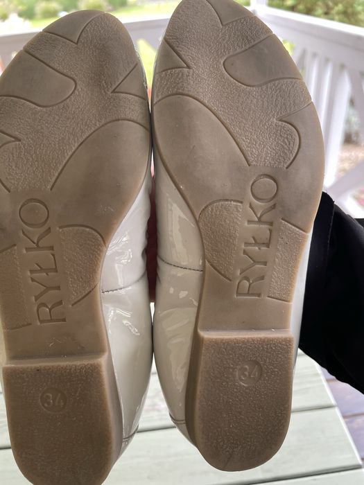 Buty z linii rylko . Wykonane ze skory naturalnej .