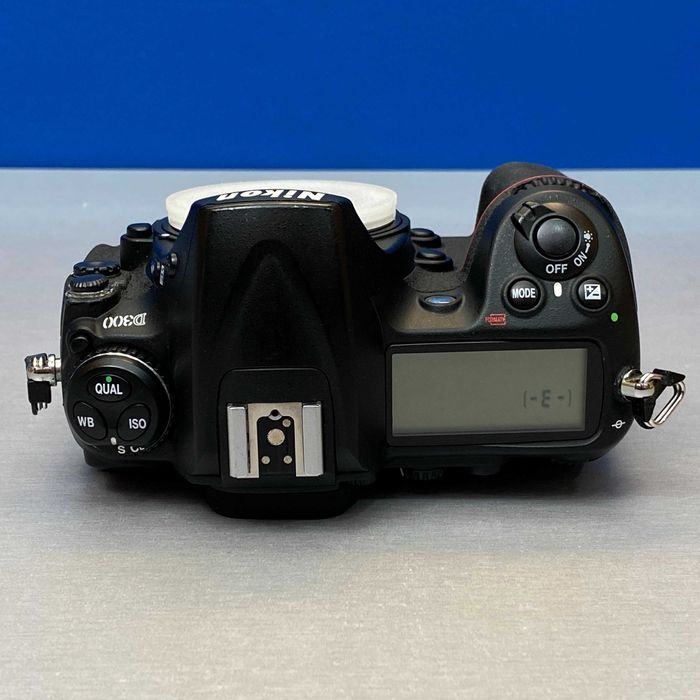 Nikon D300 (Corpo) - 12.3MP