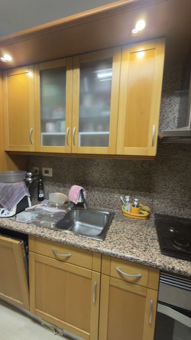 Móvel de cozinha em Cerejeira