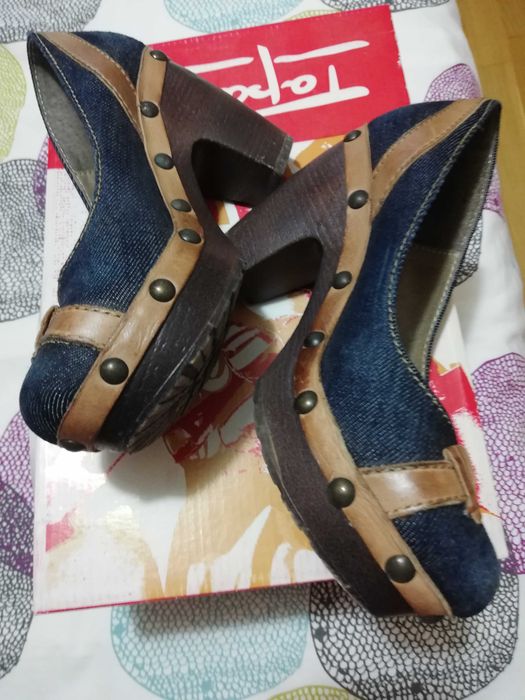 Sapatos da marca Tapadas com sola compensada, número 36