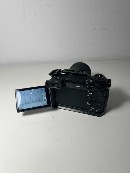 Sony A6700 + 18-135mm + SmallRig Cage