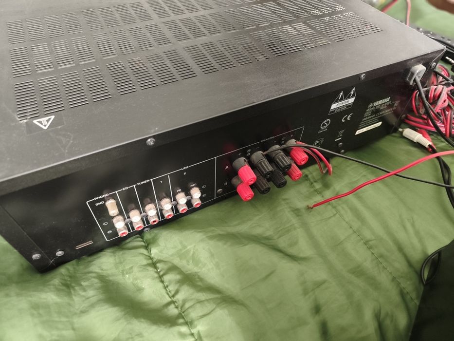 Gira discos + amplificador + colunas