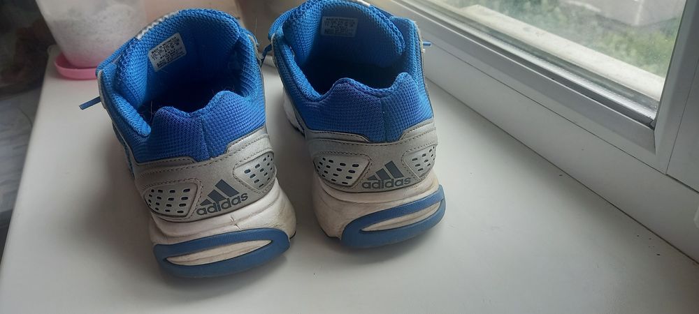 Кроссовки синие Adidas в хорошем состоянии продам недорого