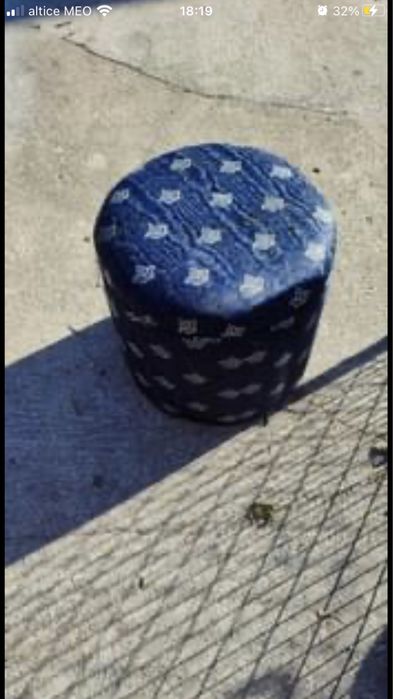 Sofás com banco um pouco antigo