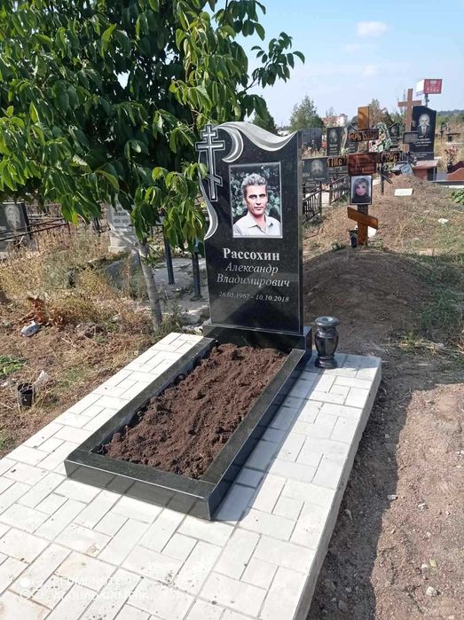 гранітні пам'ятники