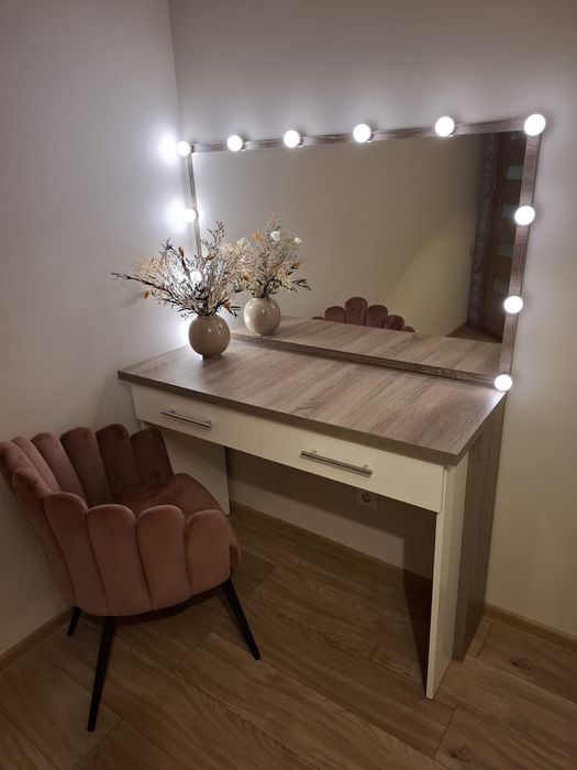 Toaletka z lustrem podświetlane, biurko stolik