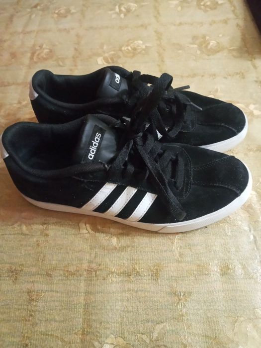 Продам кросівки  замшеві