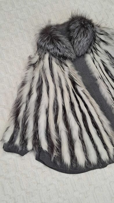 Жіноче хутряне пончо