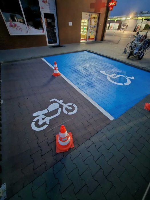 Oznakowanie poziome/ Malowanie parkingów, dróg, hal i magazynów