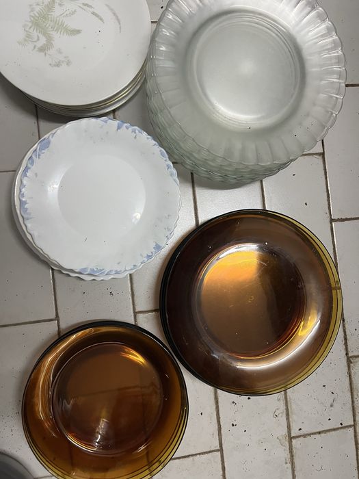 Pratos de varias qualidades, rasos, soupa e sobremesa