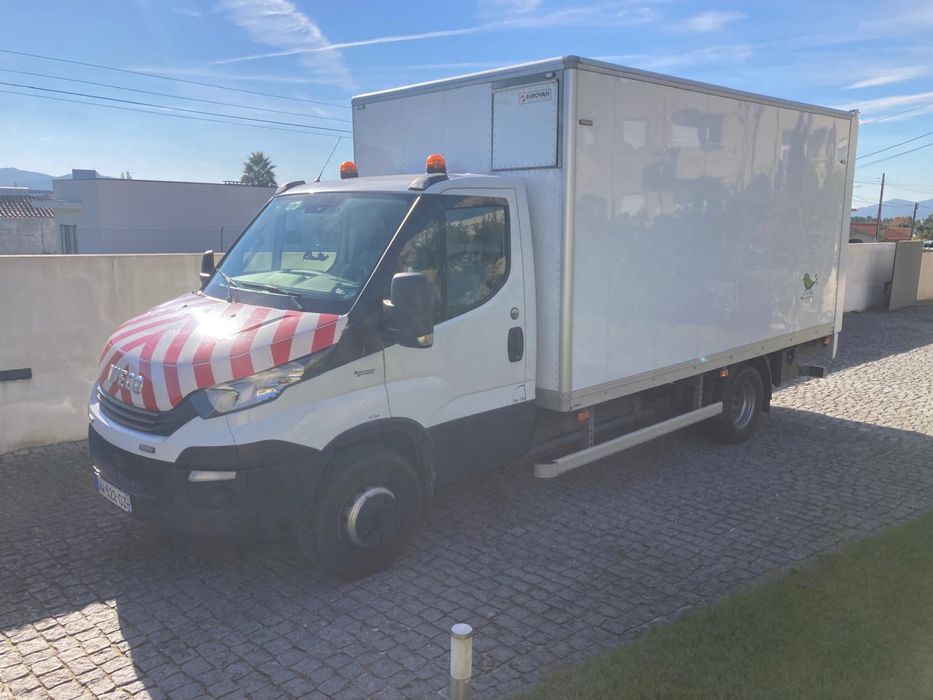 Iveco 70c14G com plataforma elevatoria