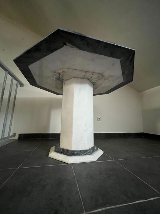 Mesa de jantar em mármore