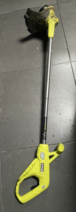 Aparador a bateria Ryobi