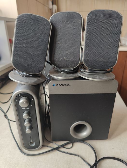 Zestaw/ Subwoofer i głośniki 3 sztuki/ Manta