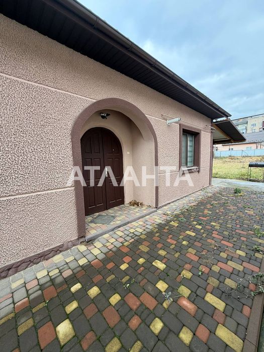 доглянутий будинок у центрі міста Сторожинець