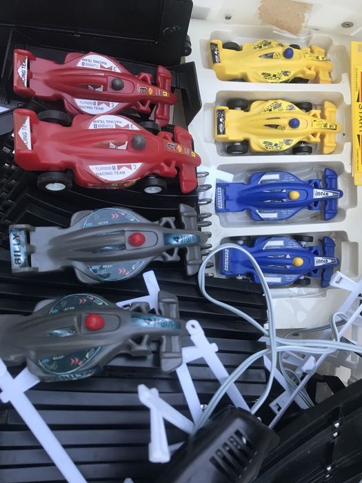 Pista de carros eletrica.