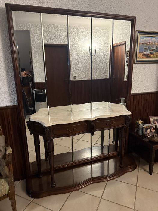 Móvel de entrada com espelho e pedra mármore