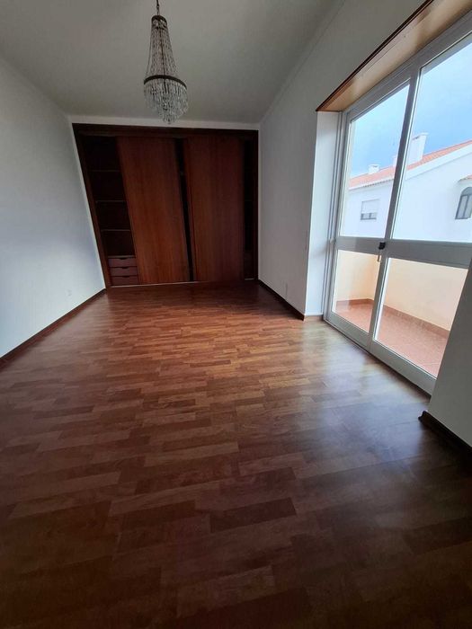 Arrenda-se apartamento