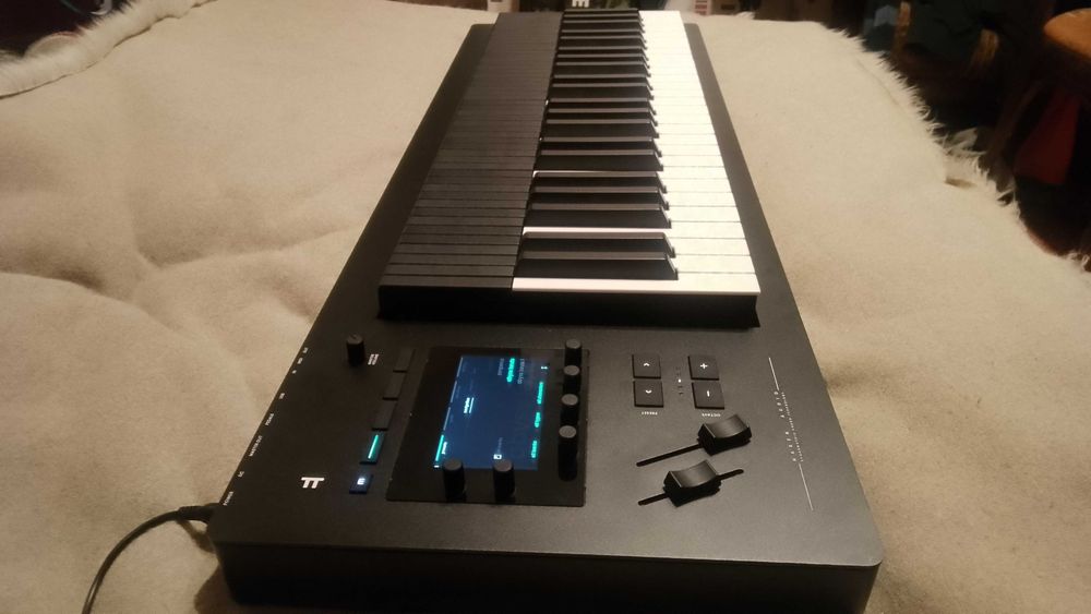 Syntezator Expressive E Osmose stan bdb + case, gwarancja do 04.2026