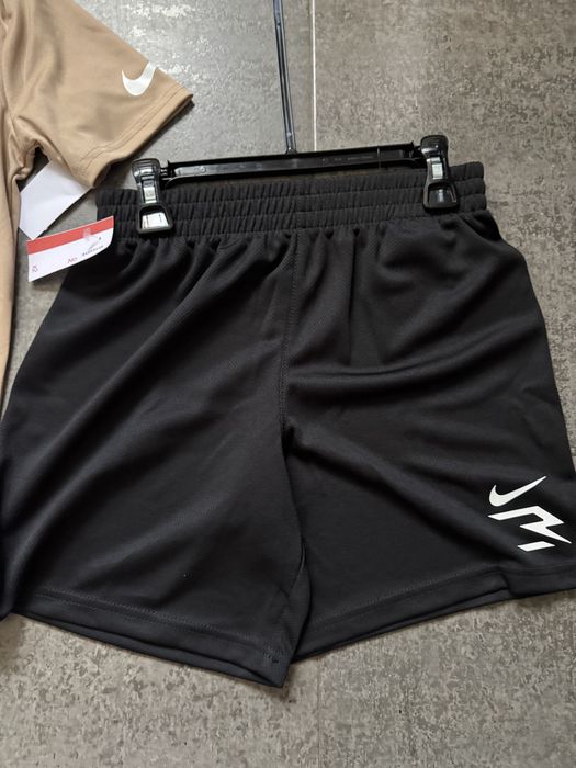 Komplet dziecięcy Nike r.134, nowy