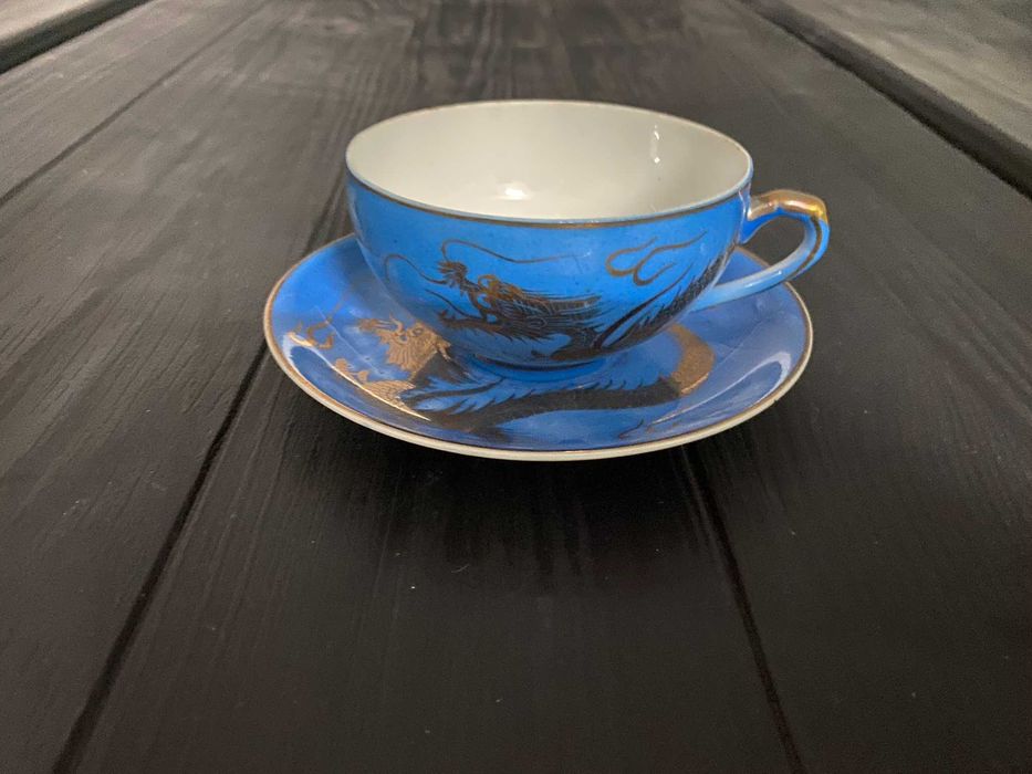 Chávena e Pires Vintage com Dragão Dourado – Porcelana Oriental