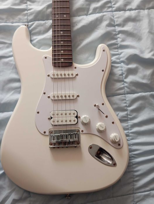 Guitarra Elétrica Squier Stratocaster Branca – Em Bom Estado