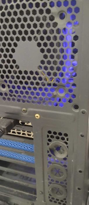 Komputer gamingowy + monitor msi 24 cale