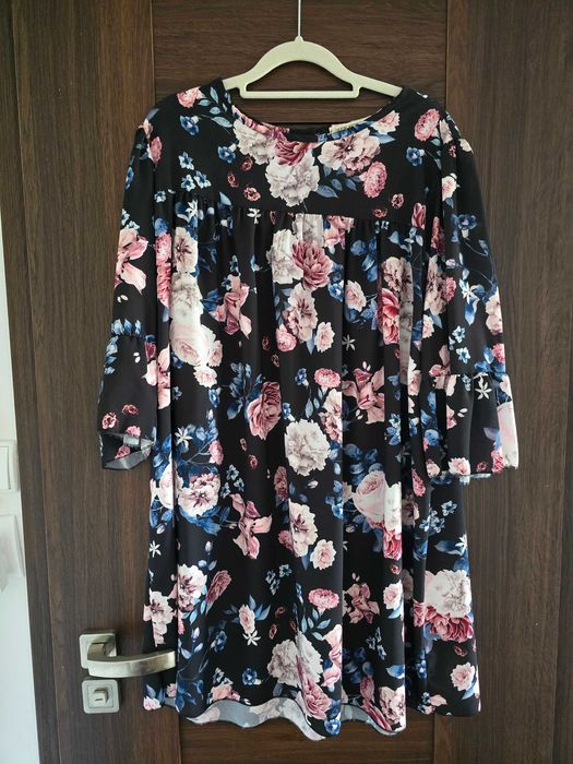 Śliczna sukienka w kwiatki New Style Italy