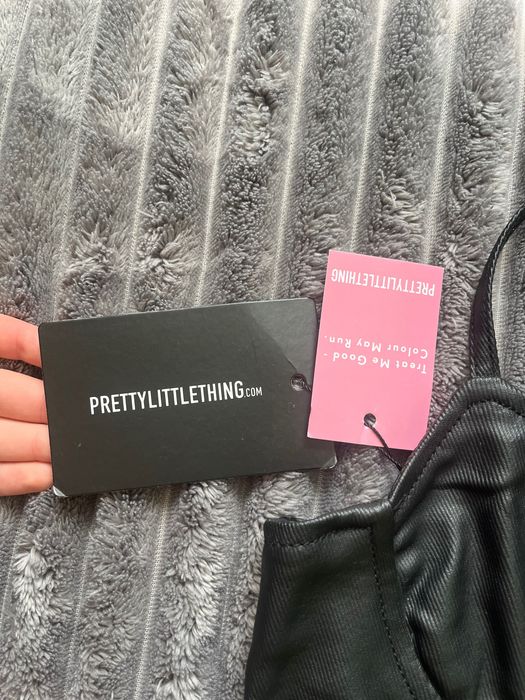 Стильна чорна сукня з екошкіри PrettyLittleThing