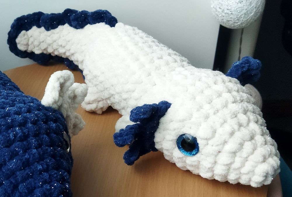 Axolotl na szydełku, pluszowy, błyszczący
