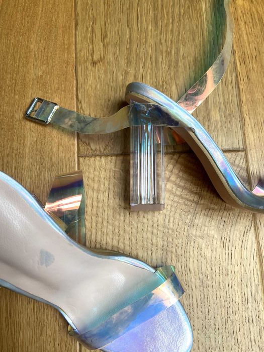 Holograficzne buty, sandały na obcasie, na słupku - na wesele