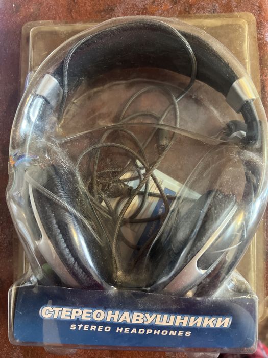 Stereo headphones