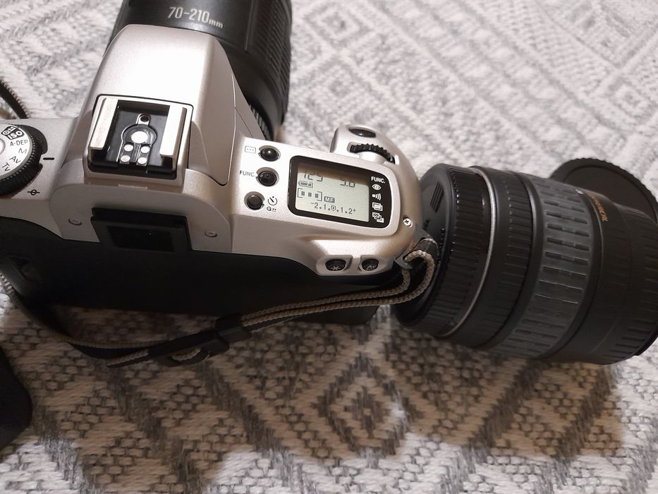 Aparat Canon plus dwa obiektywy.