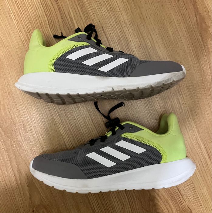 Ténis de atletismo Adidas Tensaur