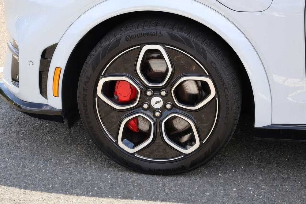 Ford Mustang Mach-E GT      2023