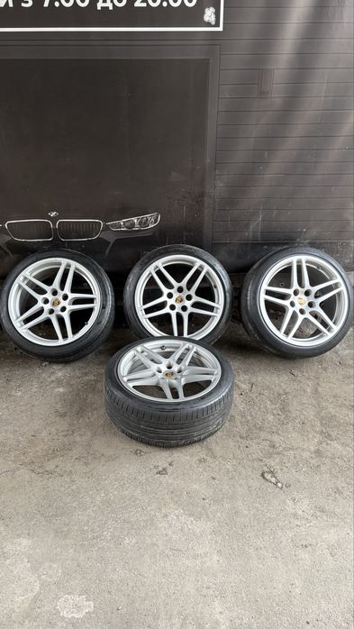 Разноширокие кованые диски R18 Porsche Macan 5/112