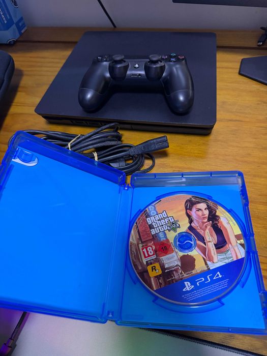 PS4 Slim 500GB com 1 comando + GTA V