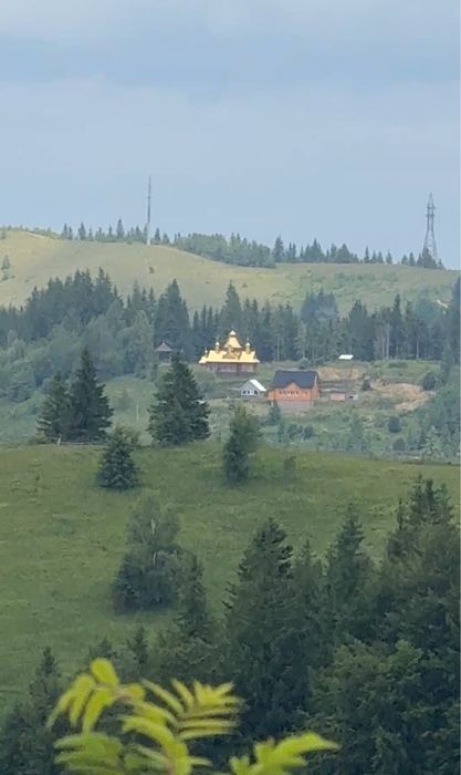 Ділянка далеко аід людей .