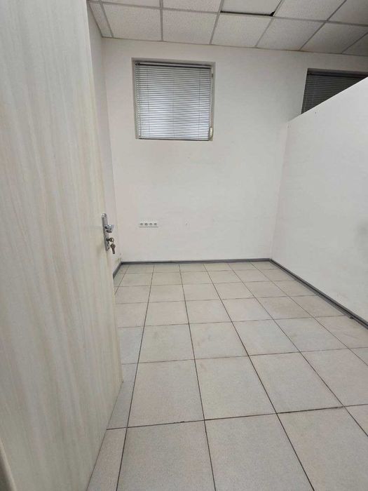 Сдам в аренду Нежилое помещение 47 кв.м. красная линия пр.Науки 100