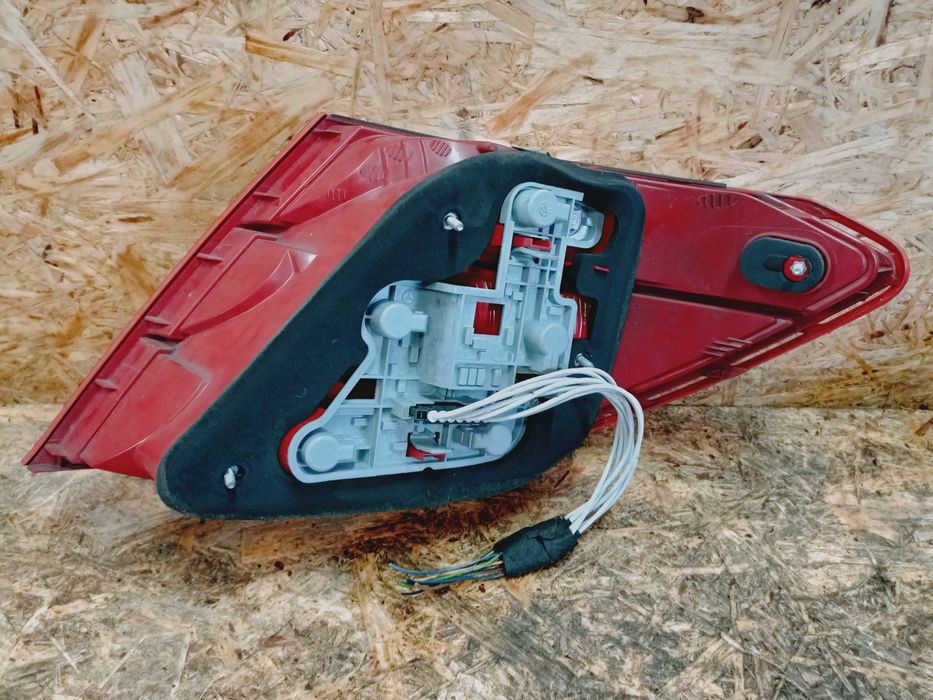 Mercedes C-klasa W204 sedan lampa tył tylna lewa oryginał