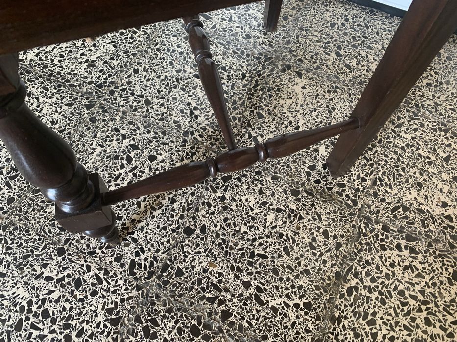 Cadeiras com fundo em palhinha - 2