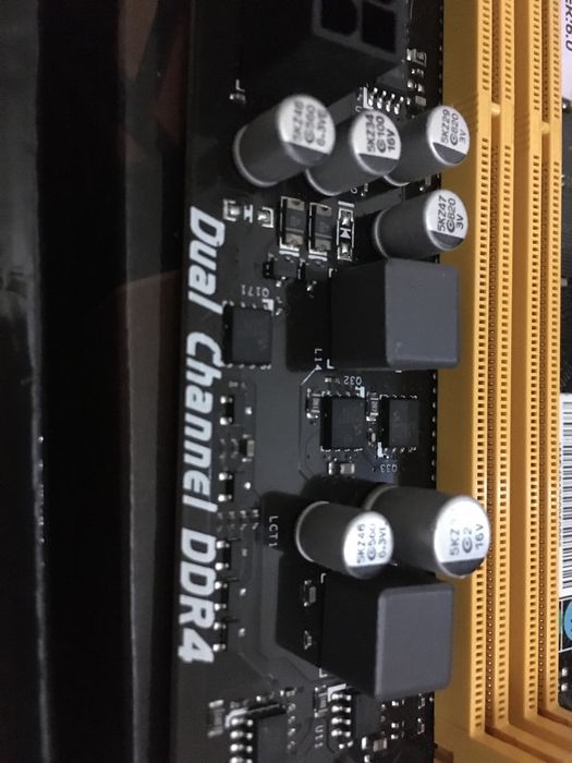 Motherboard Socket AM4 suporta CPUs Ryzen 7 DDR464585102600707124