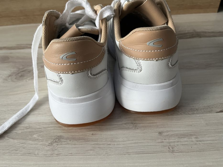 Białe skórzane sneakersy Camel Active 36