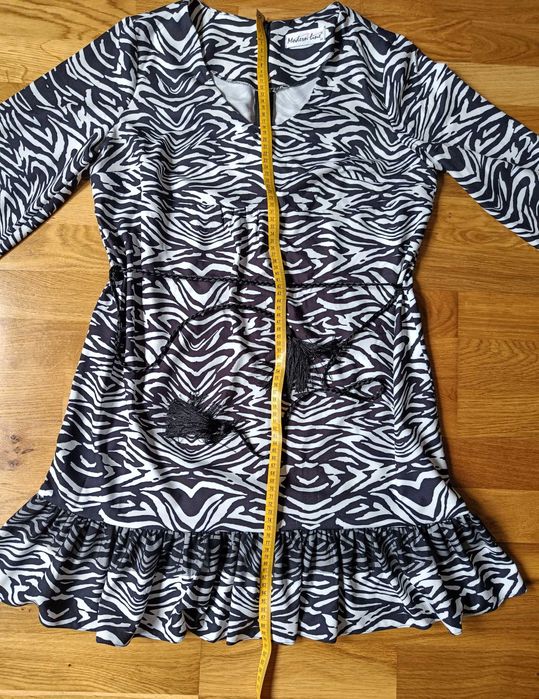 Sukienka mini w zebrę falbanka Modern line XXL 44