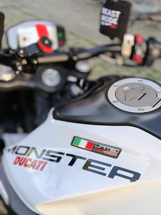 Ducati Monster 2025 4.000kms c garantia troco por furgão