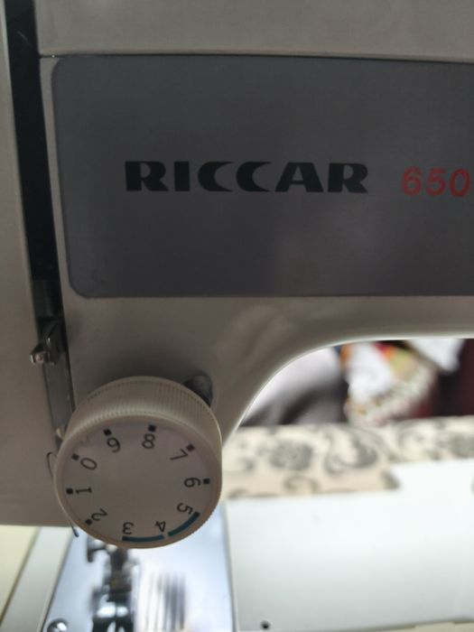 Máquina de costura portátil