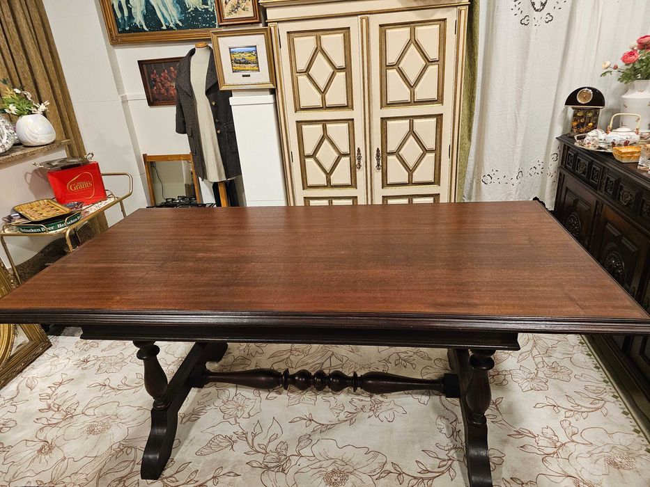 Mesa de Jantar em madeira maciça